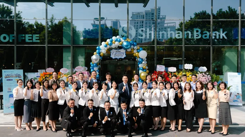 Ngân hàng Shinhan Việt Nam khai trương phòng giao dịch Tây Hồ
