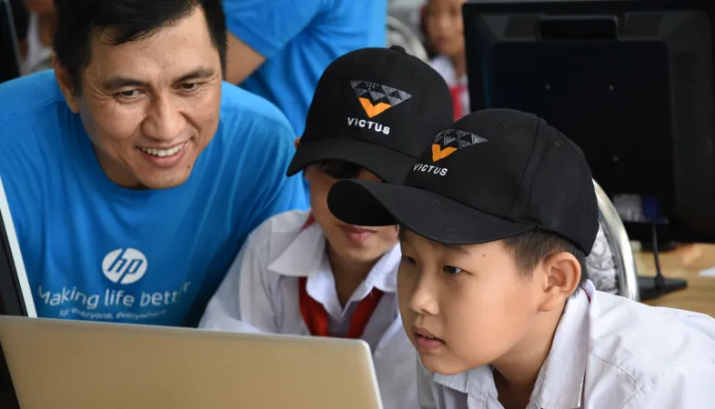 Hỗ trợ phòng lab và trang thiết bị cho học sinh Trường Tiểu học Thanh Hòa 2, xã Thạnh Hòa, huyện Hiệp Phụng, tỉnh Hậu Giang
