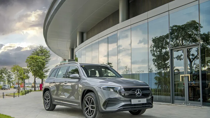 Ra mắt 3 mẫu Mercedes-Benz thuần điện