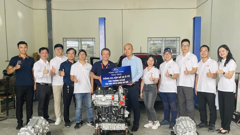 Ford Việt Nam trao động cơ, hộp số tặng các trường đại học - cao đẳng nghề 