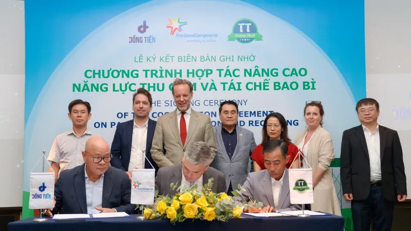 FrieslandCampina Việt Nam cùng Trường Thịnh và Đồng Tiến ký kết hợp tác chiến lược nâng cao năng lực thu gom và tái chế bao bì 