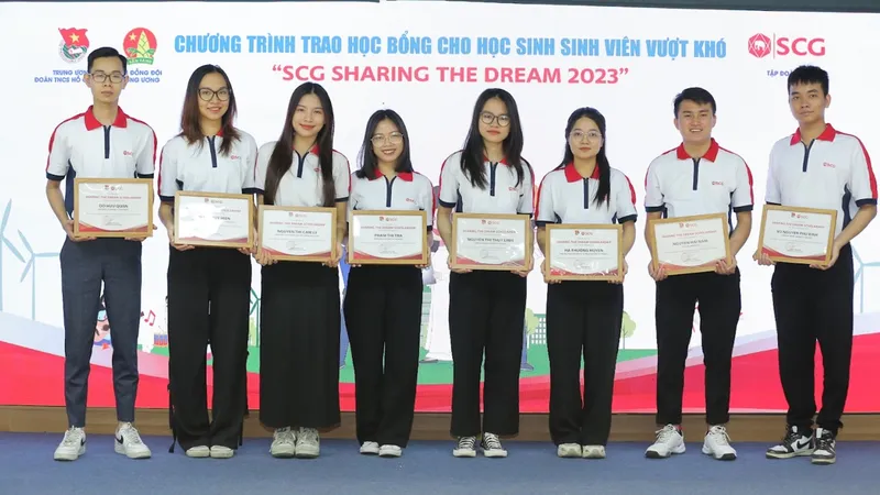 Nhóm sinh viên với thành tích học tập tốt, tư duy ESG cùng chung tay tạo ra những dự án cho cộng đồng đã nhận học bổng nhận học bổng liên tiếp 2 năm liền 
