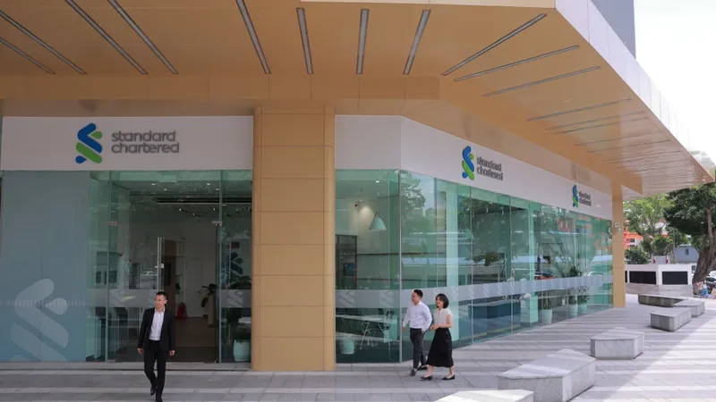 Standard Chartered được vinh danh “Ngân hàng nước ngoài tốt nhất Việt Nam” và “Ngân hàng số xuất sắc nhất năm 2023” 