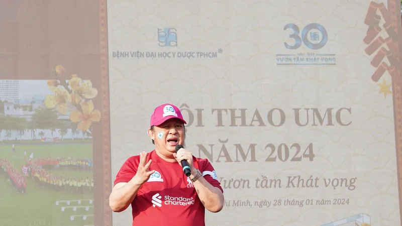 TS BS. Phạm Văn Tấn phát biểu khai mạc Hội thao