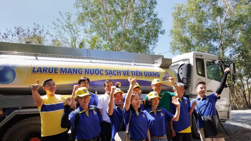 Bia Larue mang 640.000 lít nước sinh hoạt về với Tiền Giang
