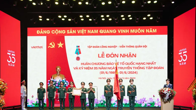 Viettel kỷ niệm 35 năm ngày truyền thống, nhận Huân chương Bảo vệ Tổ quốc hạng nhất