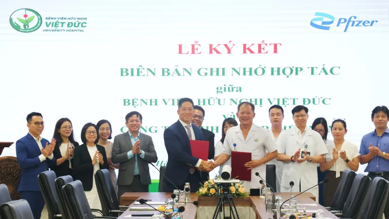 Lễ ký kết Biên bản ghi nhớ hợp tác giữa Pfizer và Bệnh viện Hữu Nghị Việt Đức