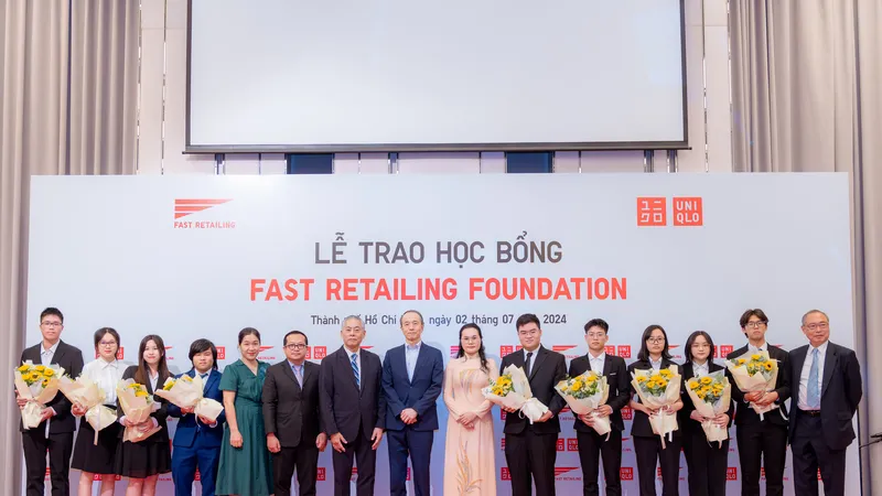 Quỹ Fast Retailing tặng học bổng toàn phần năm 2024 cho 9 học sinh Việt Nam 