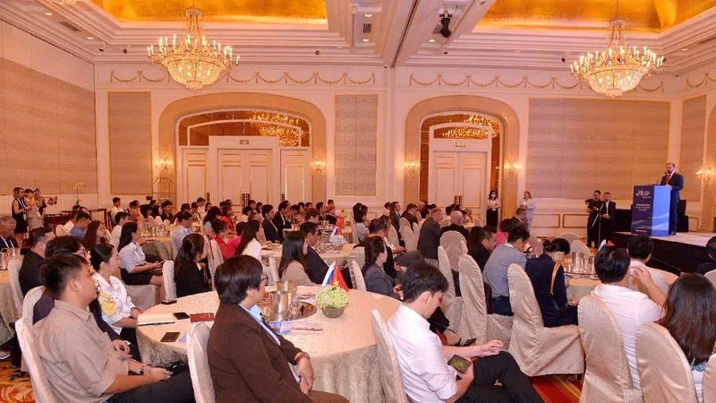 Phiên họp bên lề của Diễn đàn Kinh tế Phương Đông có sự tham dự của hơn 100 đại diện doanh nghiệp Việt Nam