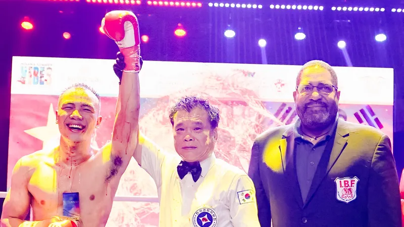 Vũ Quang Vinh hạ knock-out kỹ thuật Jeong Jae Wook (Hàn Quốc)