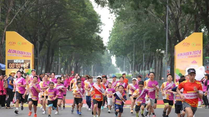 Không khí hào hứng tại đường chạy