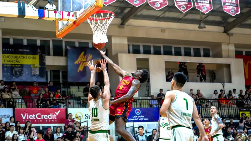 Saigon Heat vs Cantho Catfish 98-89: Với 30 điểm, 7 rebounds Jevonnie Scott giúp Saigon Heat thắng chung kết 1 và xứng đáng danh hiệu Player of the Game