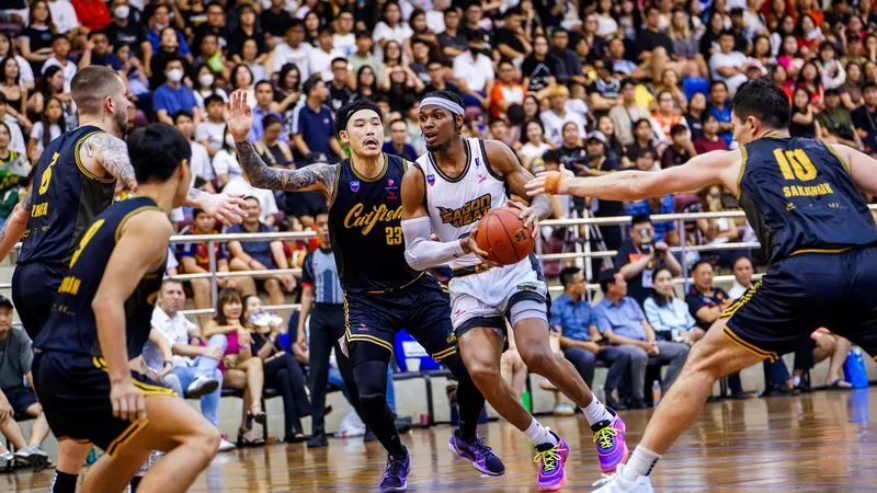 Saigon Heat vs Cantho Catfish 95-83: Elijah Weaver xứng đáng danh hiệu Player of the Game, HLV David Grice chiến thắng, Saigon Heat lần 5 đăng quang VBA