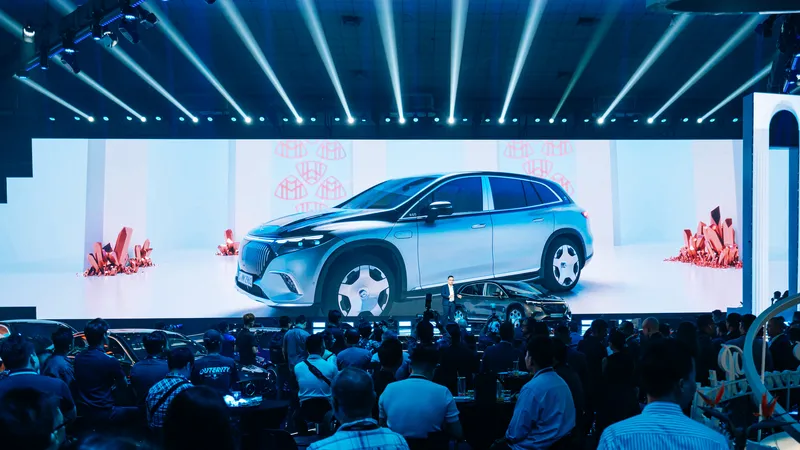 Mercedes-Benz Việt Nam triển lãm The Avantgarde 2024 tại Hà Nội