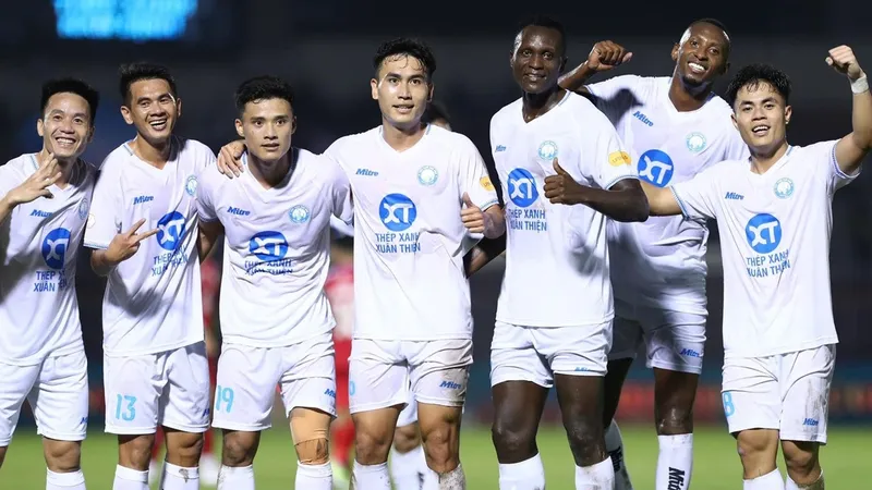 TPHCM vs Nam Định 0-3: Hoàng Anh chói sáng hattrick kiến tạo, giúp Văn Đạt tỏa sáng cú đúp, Mpande chốt hạ 3 điểm dễ dàng