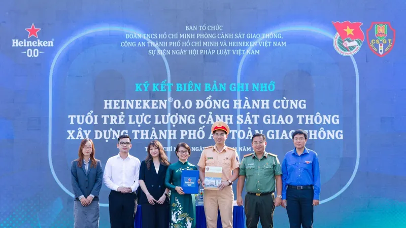 Heineken Việt Nam ký biên bản ghi nhớ cùng Đoàn Phòng CSGT TPHCM thúc đẩy văn hóa Uống có trách nhiệm