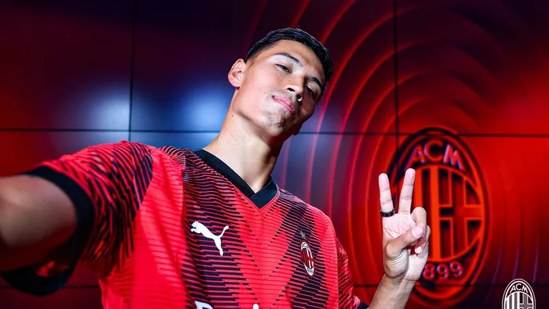 Tijjani Reijnders được ví là "Bùa hộ mệnh" mới của AC Milan