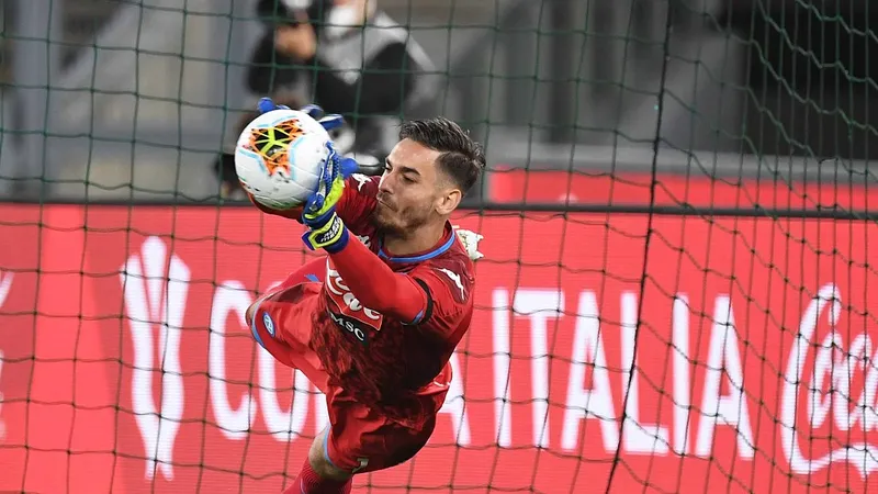 Anguissa và Rrahmani ghi bàn, thủ môn Alex Meret chơi "lên đồng", liên tục cứu thua giúp Napoli bảo toàn chiến thắng và bám đuổi ngôi đầu Serie A của Atalanta