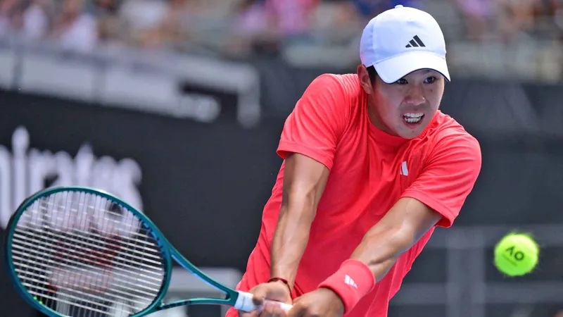 Learner Tien vs Tomas Machac 3-6, 5-7: Tay vợt gốc Việt Learner Tien thua Machac, Tomas Machac giành quyền vào bán kết Mexican Open 2025