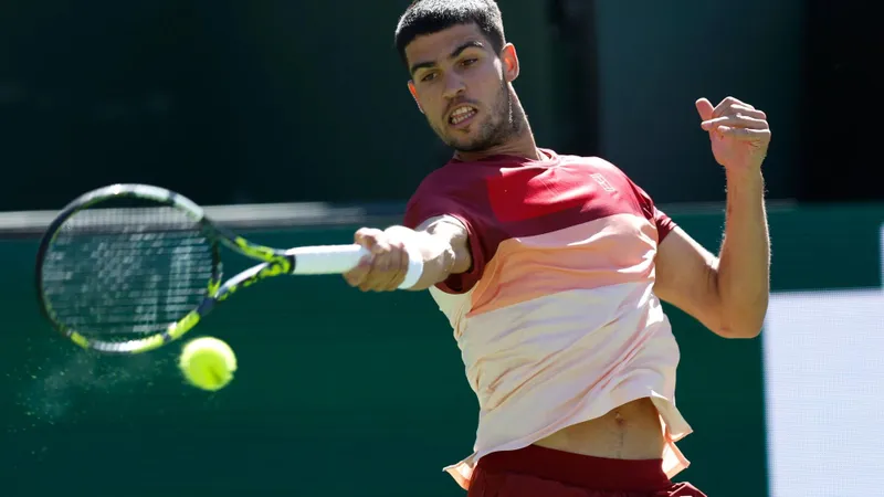 Denis Shapovalov vs Carlos Alcaraz 2-6, 4-6: Alcaraz dễ dàng hạ Shapovalov, bước tiếp vòng 16 Indian Wells 2025, đánh dấu chiến thắng thứ 14 liên tiếp ở giải Masters 1000