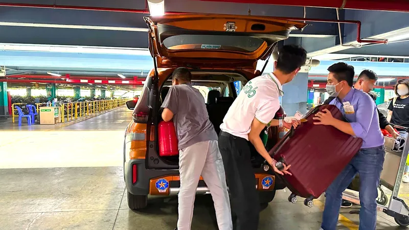 Sử dụng dịch vụ GrabCar tại ga quốc nội sân bay Tân Sơn Nhất