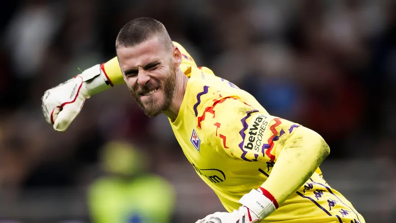 "Người nhện" David de Gea xuất thần, thi đấu ấn tượng vòng 31, giúp Fiorentina cầm chân AC Milan, De Gea xứng đáng được gia hạn hợp đồng 