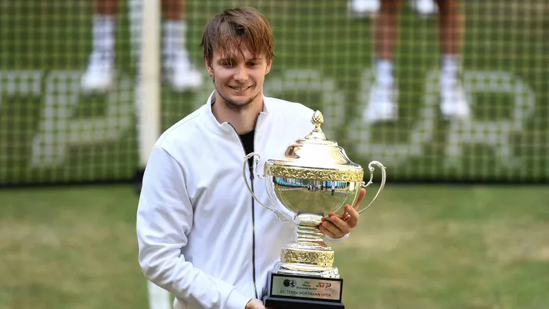Dấu ấn tuyệt vời của Alexander Bublik trong hành trình đăng quang Halle Open 2025 vừa qua
