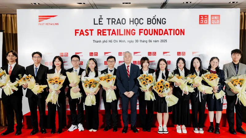 Fast Retailing trao học bổng năm thứ 3 liên tiếp tặng học sinh Việt Nam 