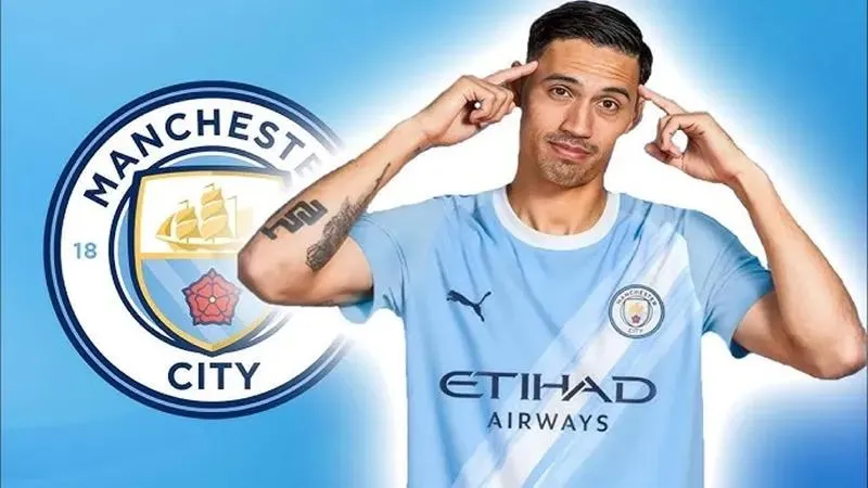 Tijjani Reijnders người được kỳ vọng sẽ thay thế Kevin De Bruyne trong đội hình của HLV Pep Guardiola, bay cao cùng Manchester City
