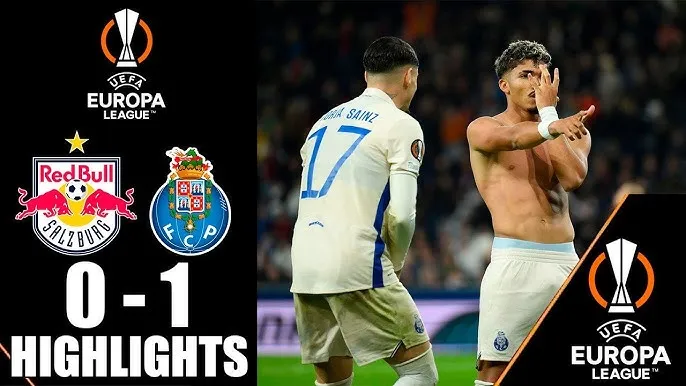 Salzburg vs Porto 0-1: William Gomes bấm bóng điệu nghệ, bóng đập đất, thủ thành Alexander Schlager nhìn bóng vào lưới, Porto thắng suýt sao phút bù giờ