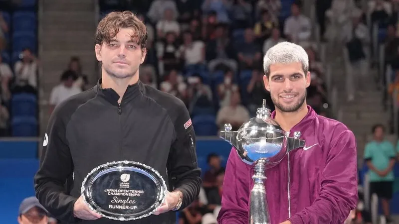 Carlos Alcaraz vs Taylor Fritz 6-4, 6-4: Alcaraz bỏ nhỏ đẳng cấp hạ Fritz, xứng đáng lên ngôi vô địch Japan Open 2025