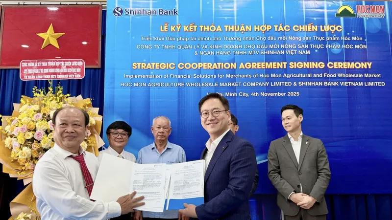 Ngân hàng Shinhan Việt Nam hợp tác Công ty Quản lý chợ đầu mối nông sản thực phẩm Hóc Môn cung cấp giải pháp tài chính hiệu quả 
