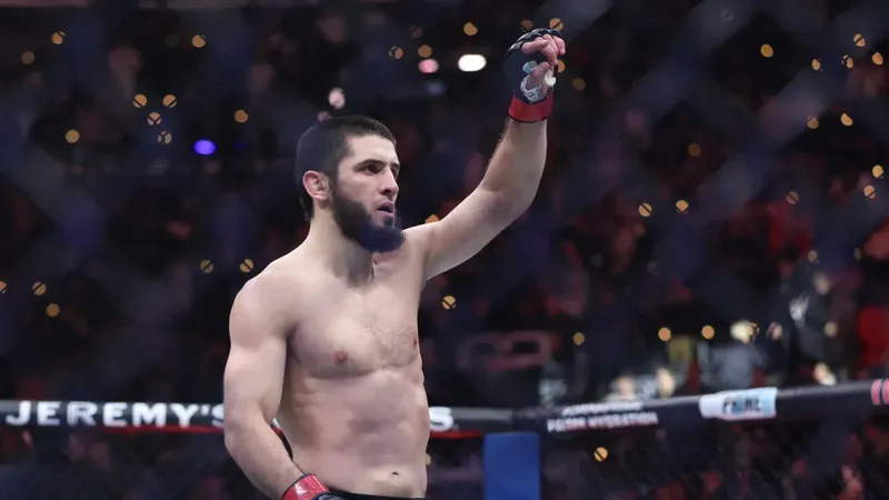 11 pha hạ đối thủ đáng xem của Islam Makhachev ở đấu trường UFC