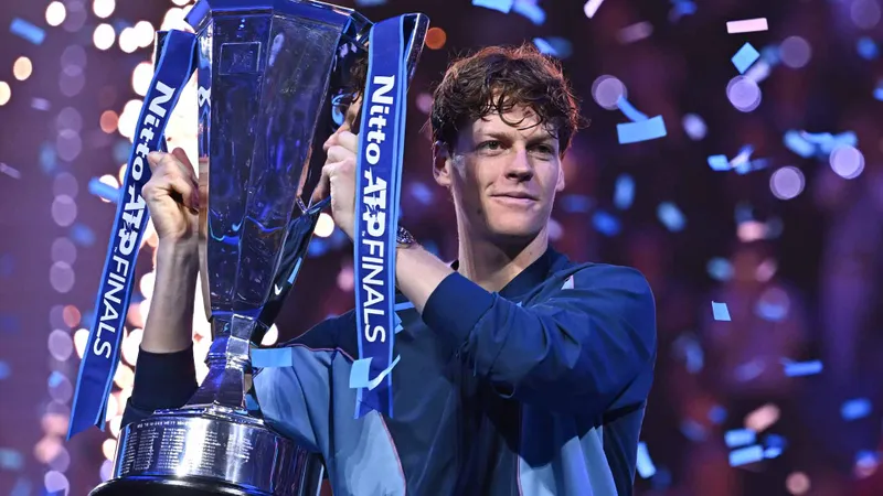 Những pha ăn điểm đã mắt của Jannik Sinner trên hành trình đăng quang chức vô địch Nitto ATP Finals 2025