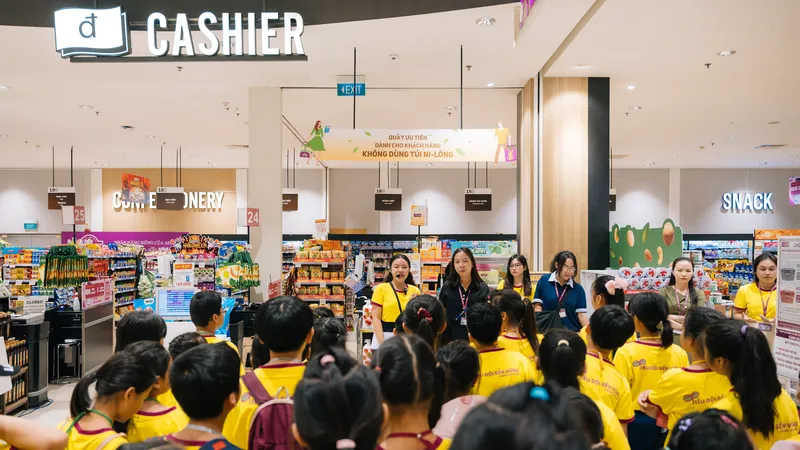 Dự AEON Cheers Club giúp học sinh có cơ hội trải nghiệm quầy thu ngân, thảo luận nhóm, sáng tạo và thuyết trình