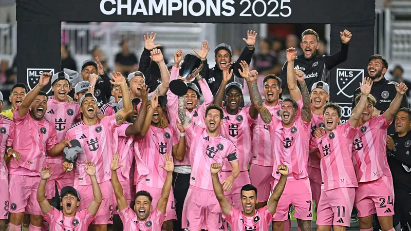 Inter Miami vs New York City 5-1: Justin Haak lập công, Tadeo Allende ghi hattrick, Mateo Silvetti, Telasco Segovia cùng Messi đăng quang vô địch MLS khu vực miền Đông