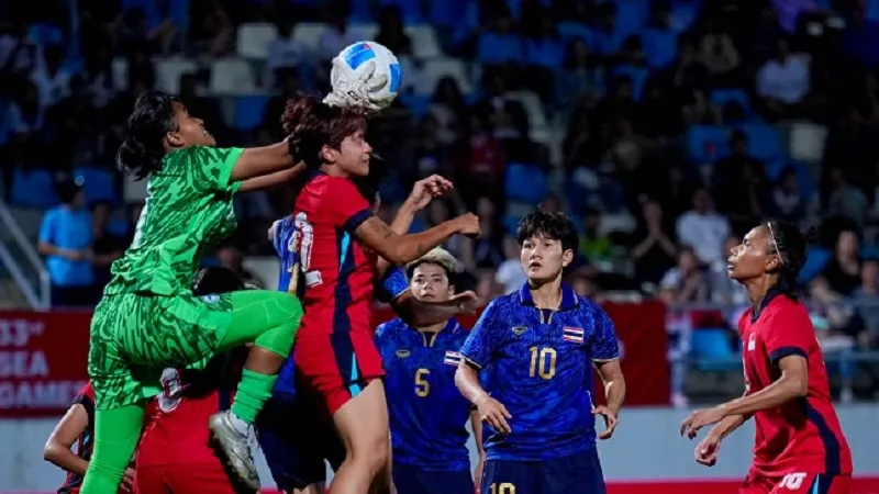 Nữ Thái Lan vs Nữ Singapore 2-0: Kanyanat ghi bàn phút thứ 10, Oparin chốt hạ chiếc vé bán kết môn bóng đá nữ SEA Games 33