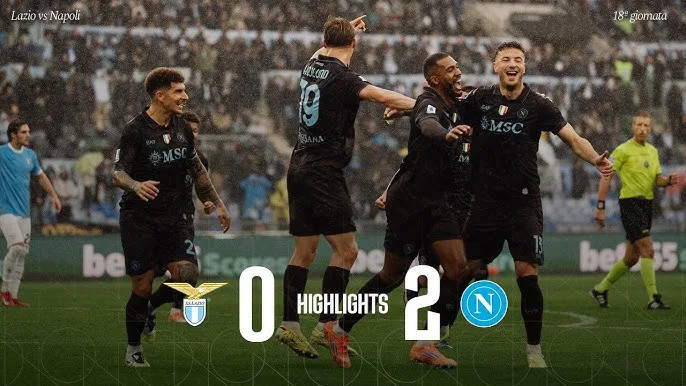 Lazio vs Napoli 0-2: Spinazzola, Rrahmani sớm áp đảo tỷ số, kịch tính 3 thẻ đỏ của Noslin, Marusic, Mazzocchi, Napoli củng cố tốp 3 Serie A