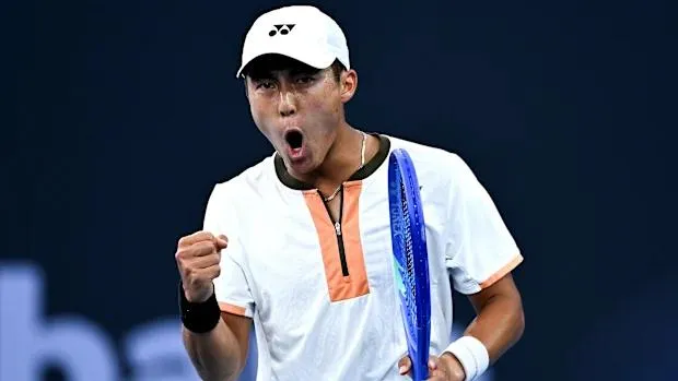 Rinky Hijikata vs Mpetshi Perricard 6-4, 6(5)-7(7), 6(4)-7(7): Ngược dòng ngoạn mục, Perricard gặp Aleksandar Kovacevic ở tứ kết Brisbane International 2025