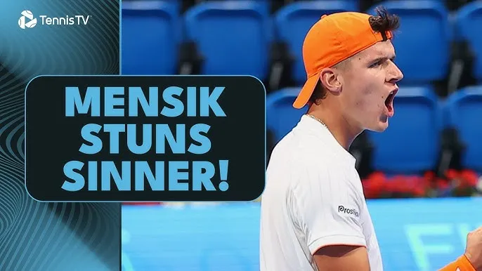 Jakub Mensik vs Jannik Sinner 7-6 (3), 2-6, 6-3: Giằng co 2 giờ 12 phút, Mensik gây địa chấn hạ Sinner, gặp Arthur Fils ở bán kết Qatar Open