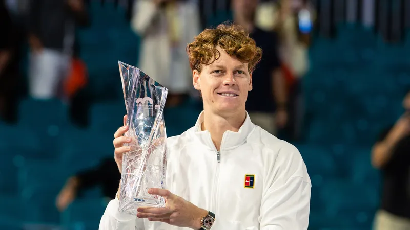 Jannik Sinner vs Jiri Lehecka 6-4, 6-4: Hạ Lehecka, Sinner đăng quang Miami Open, đoạt cú đúp danh hiệu sân cứng ở Bắc Mỹ sau Indian Wells