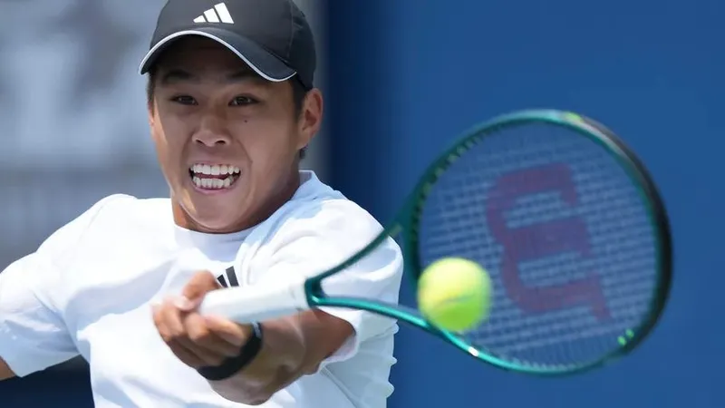 Learner Tien vs Damir Dzumhur 6-2, 6-1: Tay vợt gốc Việt dễ dàng hạ Dzumhur, hiên ngang gặp Alexander Bublik ở vòng 3 Rome Open 2026