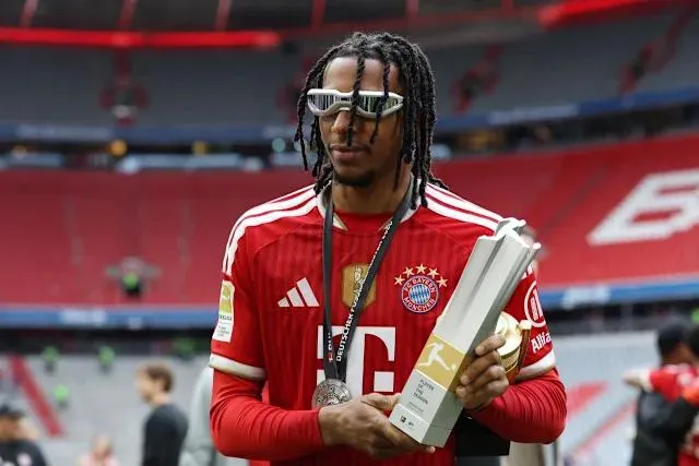 15 bàn, 19 đường kiến tạo, Michael Olise đoạt danh hiệu Cầu thủ xuất sắc nhất Bundesliga 2025-2026