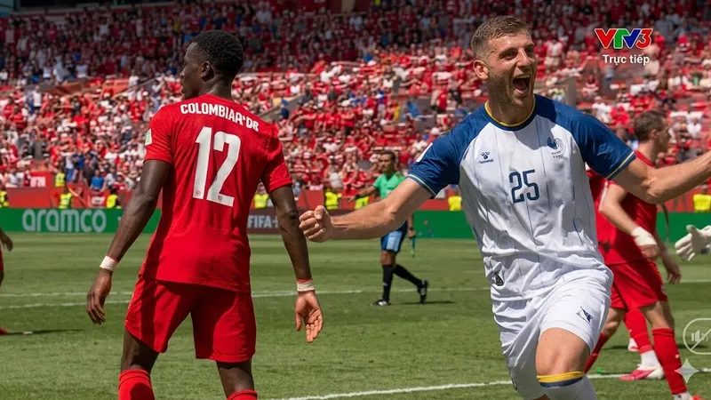 Sead Kolasinac kiến tạo từ phạt góc, Jovo Lukic đánh đầu mở tỷ số cho Bosnia & Herzegovina