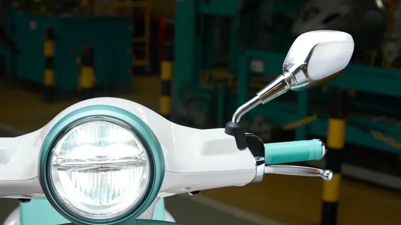 Triệu hồi thay thế linh kiện đèn chiếu sáng phía trước cho một số dòng xe Vespa Primavera, Vespa Sprint và Piaggio Liberty