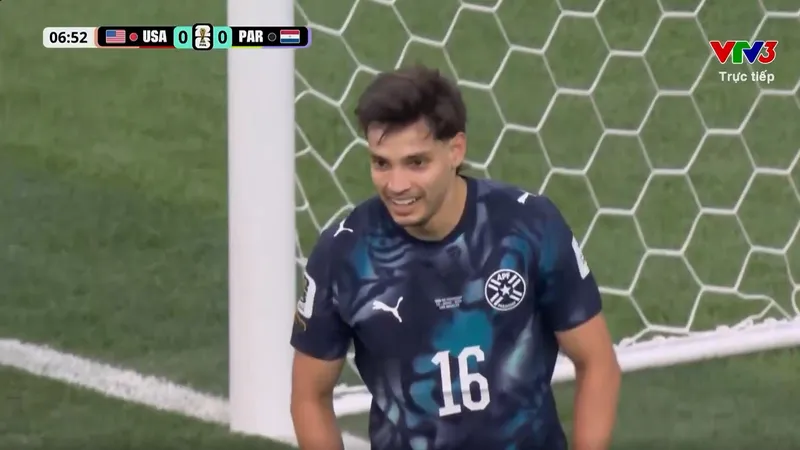 Damian Bobadilla bất ngờ phản lưới nhà, giúp Mỹ mở tỷ số trận đấu trước Paraguay sau 7 phút thi đấu