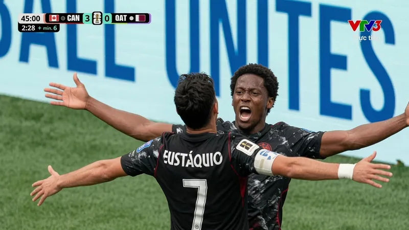 Cyle Larin đánh đầu rất căng và Jonathan David hoàn thành cú đúp trước khi hiệp 1 kết thúc