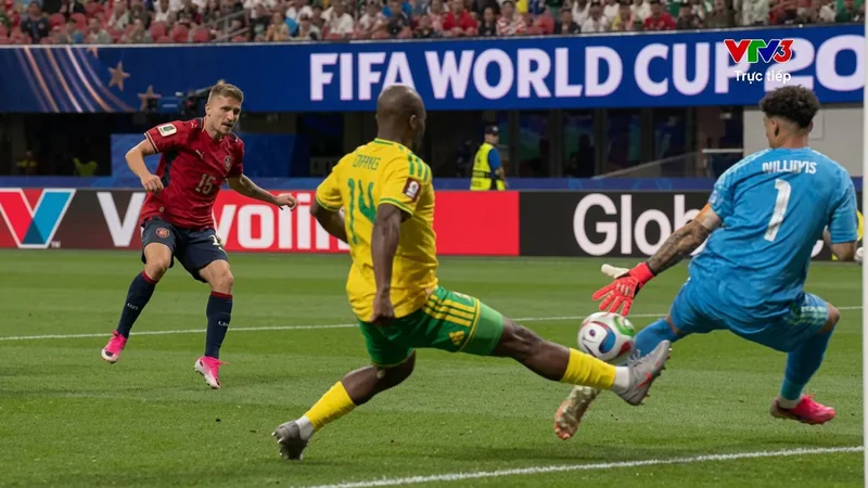 Phút thứ 6, Adam Hloek kiến tạo, Michal Sadilek dứt điểm chính xác, sớm mở tỷ số 1-0 cho CH Czech