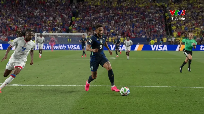 Vinicius chọc khe, Cunha sút tung nóc lưới, lần 2 hạ thủ môn Placide. Brazil dẫn trước 2-0