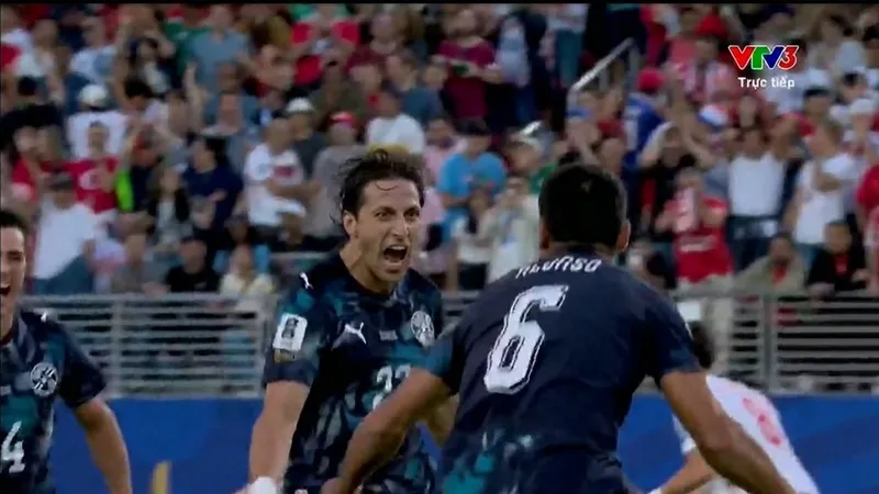 Sau 1 phút 5 giây, Matias Galarza dốc bóng tốc độ, tung cú sút hạ thủ môn Ugurcan đưa Paraguay sớm dẫn trước Thổ Nhĩ Kỳ 